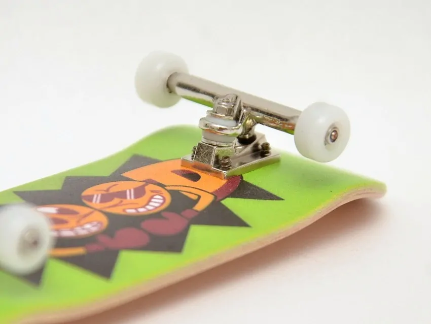 HOOD dřevěný fingerboard - Logo - zelená 34mm